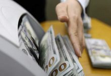 Фото - Аналитики посоветовали россиянам оставить часть активов в долларах